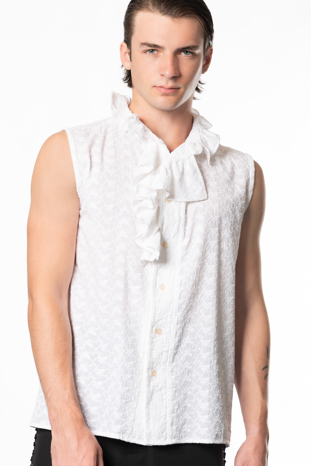 white sleeveless men s ruffle shirt Haruco vert